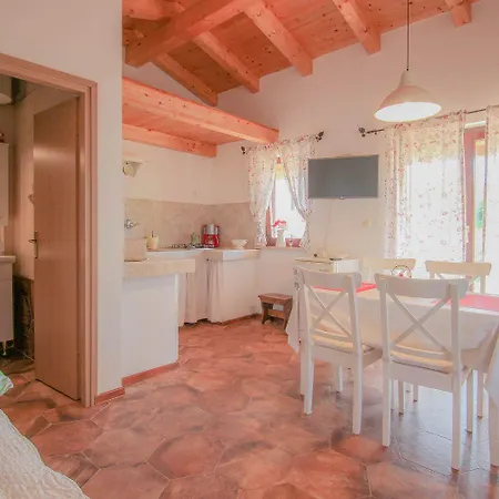 Charmantes Studio-apartment Mit Mediterranem Garten, Grill, Liege, Wifi *