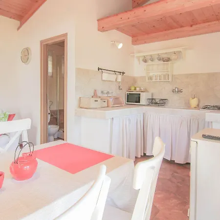 Charmantes Studio-apartment Mit Mediterranem Garten, Grill, Liege, Wifi Apartman