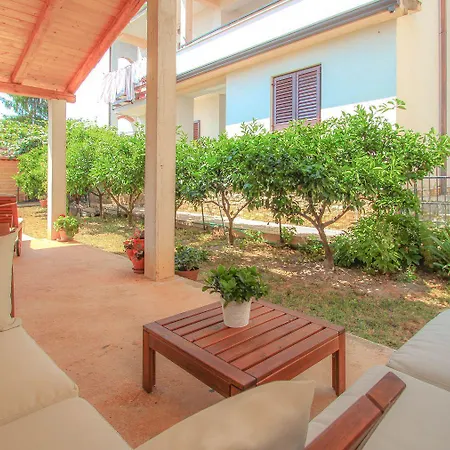 Charmantes Studio-apartment Mit Mediterranem Garten, Grill, Liege, Wifi Apartman *